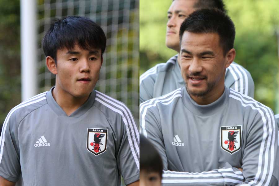 （左から）日本代表MF久保、FW岡崎【写真：Football ZONE web】