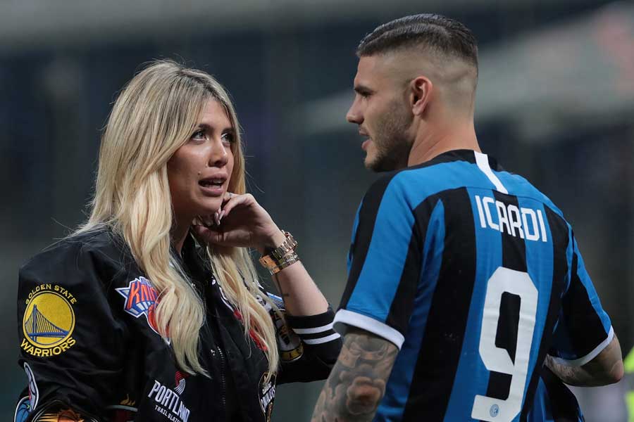 （左から）ワンダ・ナラ氏、インテルFWイカルディ【写真：Getty Images】