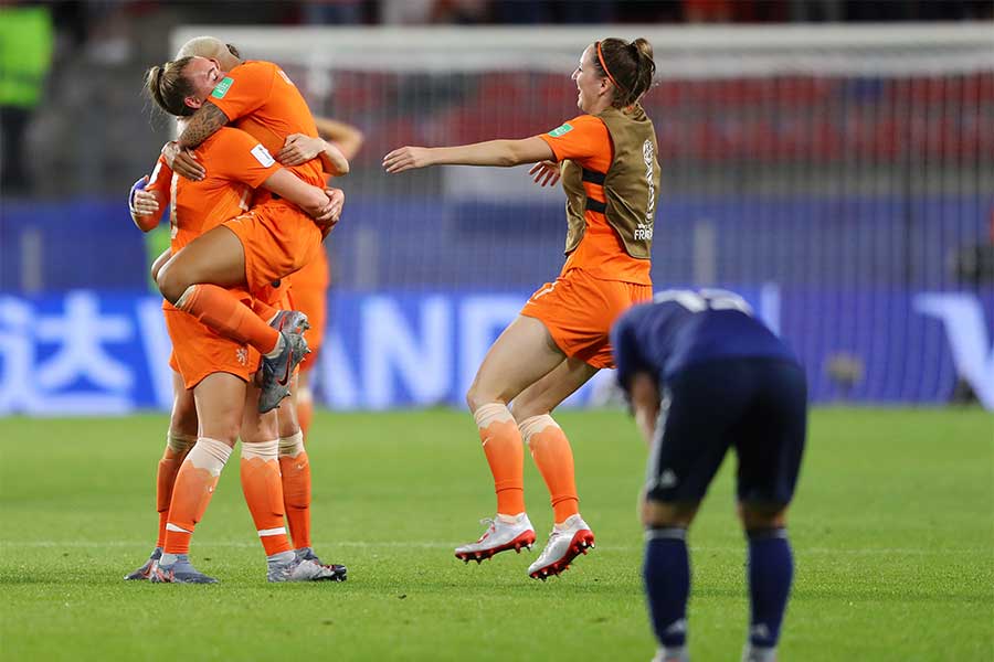 日本はオランダに1-2で敗れ、3大会連続のW杯ベスト8進出を逃した【写真：Getty Images】