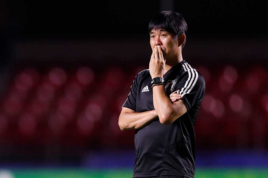 日本代表を率いる森保監督【写真：AP】