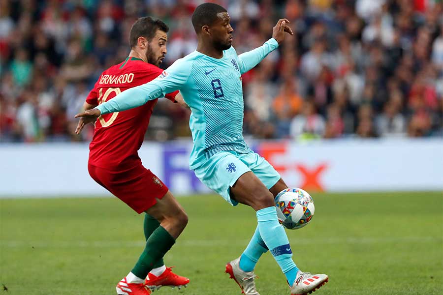 ワイナルドゥムがシウバを股抜きでかわし、状況を打開してみせた【写真：AP】