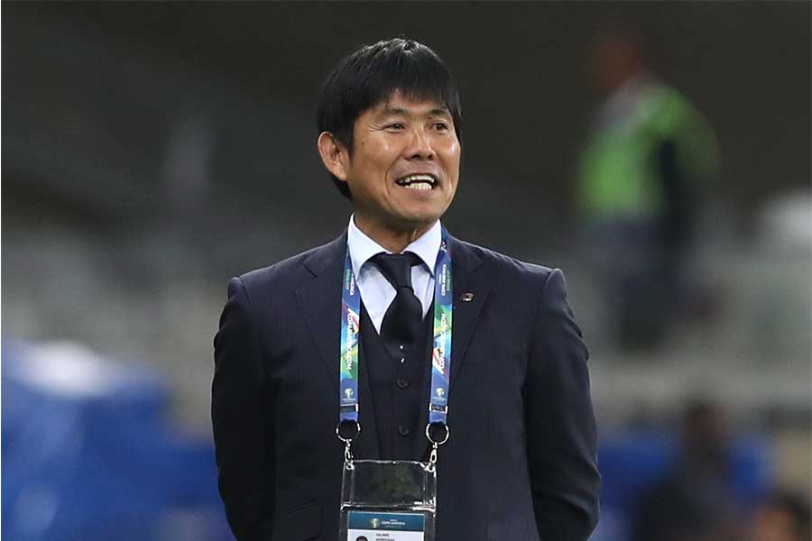日本代表を率いる森保監督【写真：AP】