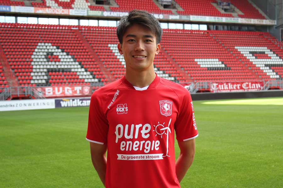 トゥウェンテへ入団したFW中村敬斗【写真：FC TWENTE】