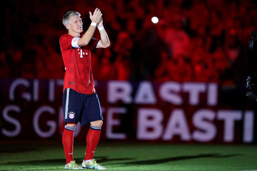 シュバインシュタイガーは、古巣バイエルンが開催した自身の送別試合に出場【写真:Getty Images】