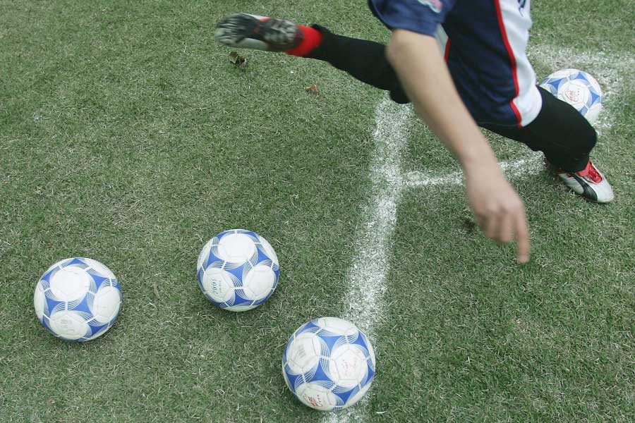サッカーを含め、日本の高校スポーツは大きく立ち遅れていると指摘【写真：Getty Images】