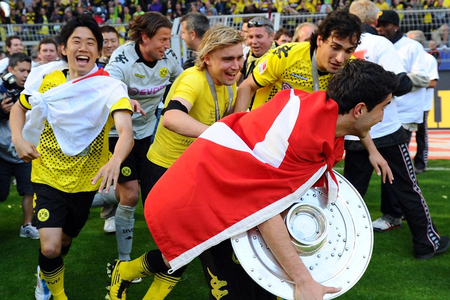 ドルトムントで長年共闘したMF香川（一番左）とDFシュメルツァー（中央）【写真：Getty Images】