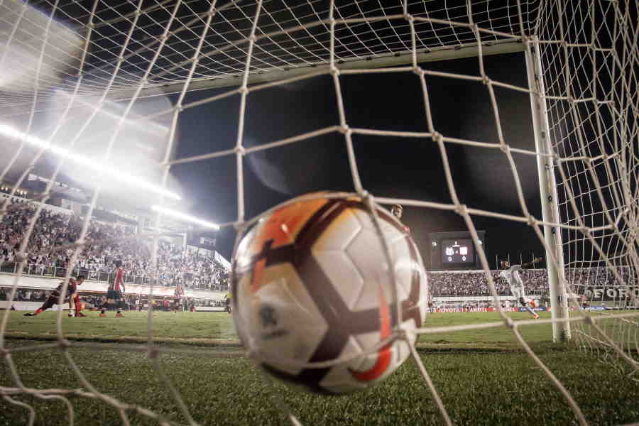 柏U-17戦で起こったバルサGKのオウンゴールが話題（※写真はイメージです）【写真：Getty Images】