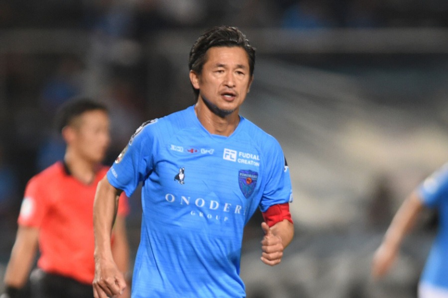 52歳で天皇杯横浜FM戦に先発した横浜FCのFWカズ【写真：Getty Images】