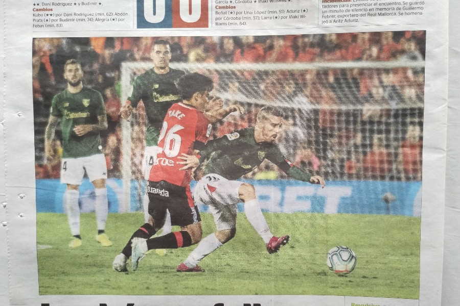 マジョルカ地元紙でも久保は取り上げられている【写真：高橋智行】