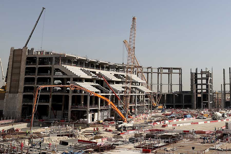2022年に開催されるカタールW杯に向け、インフラ構築も現地は過酷な労働環境だという【写真：Getty Images】