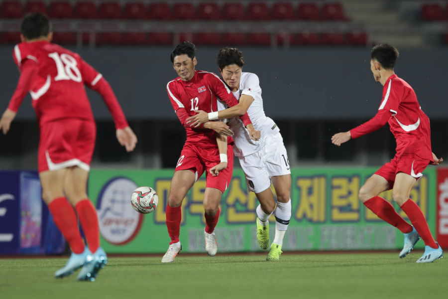 大荒れとなったW杯2次予選、北朝鮮vs韓国【写真：Getty Images】