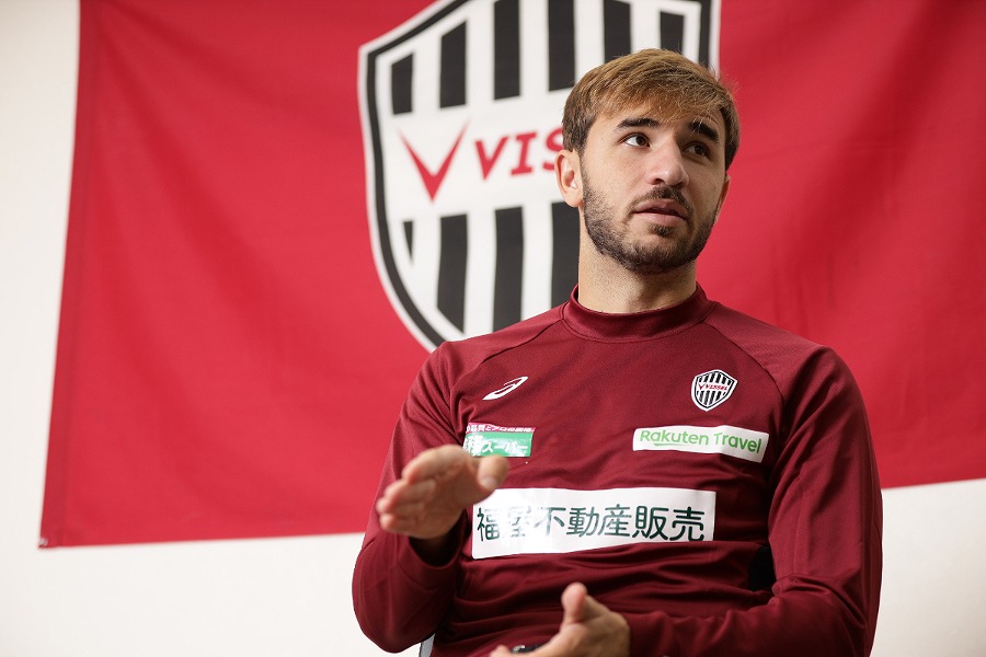 久保について語る神戸MFサンペール【写真:安田健示】