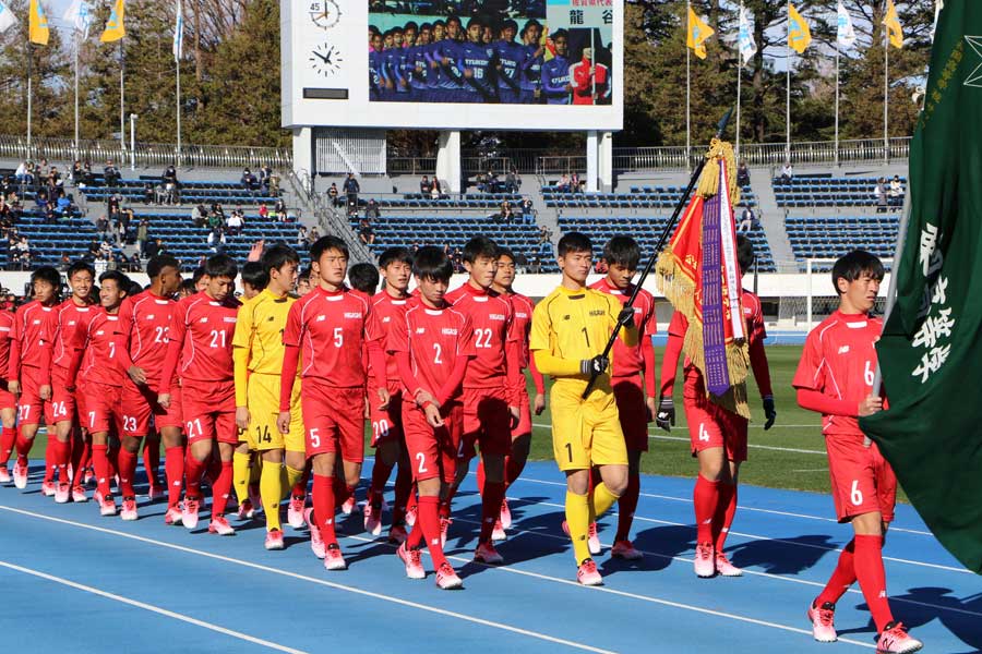 東福岡が浦和南との“赤の名門”対決に4-0快勝！【写真：Football ZONE web】