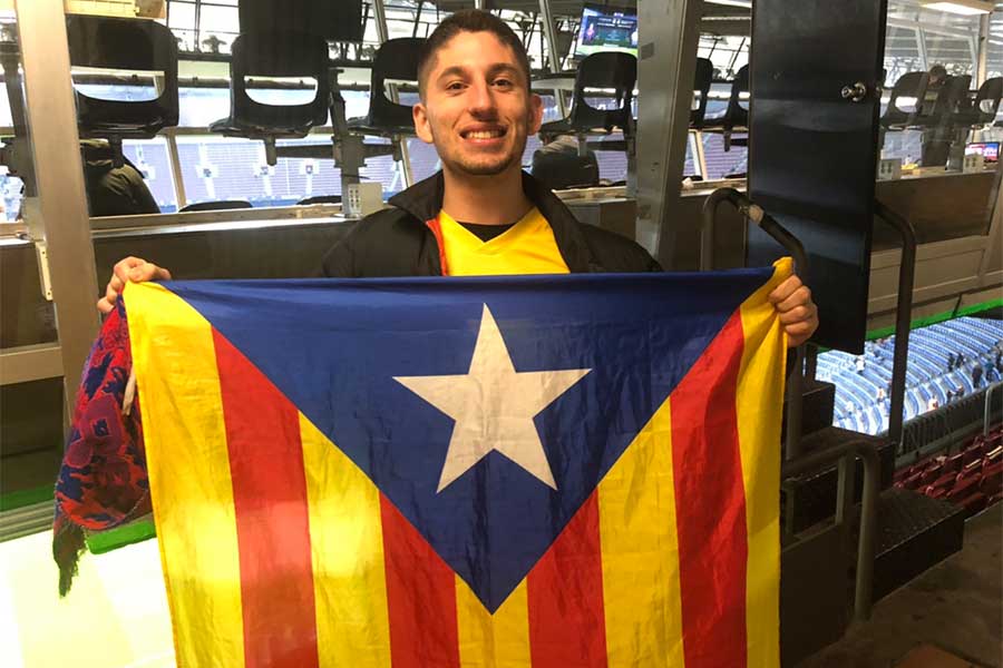 バルセロナファンであるアレクシスさんが久保について語ってくれた【写真：河合拓】