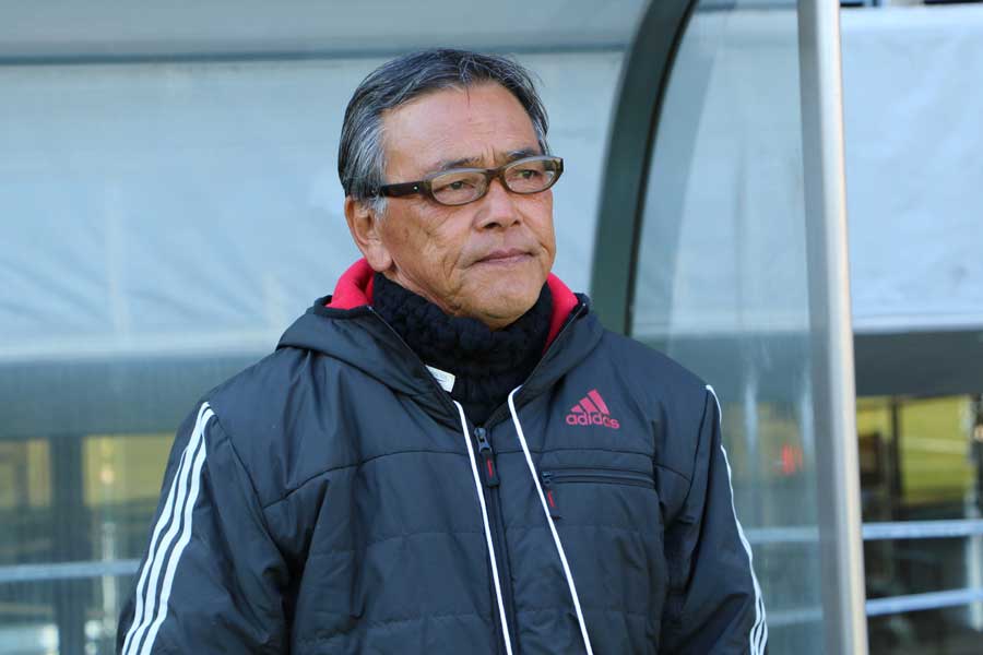 流通経済大柏の本田監督【写真：Football ZONE web】