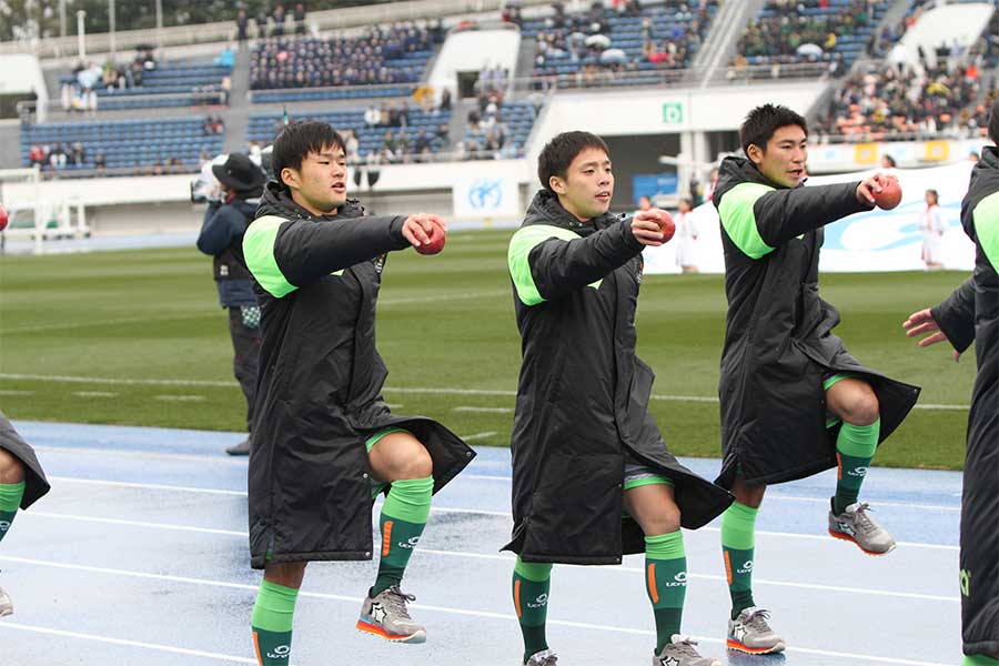 米子北高校相手に6得点で快勝した青森山田高校（写真は入場行進時のもの）【写真：Football ZONE web】