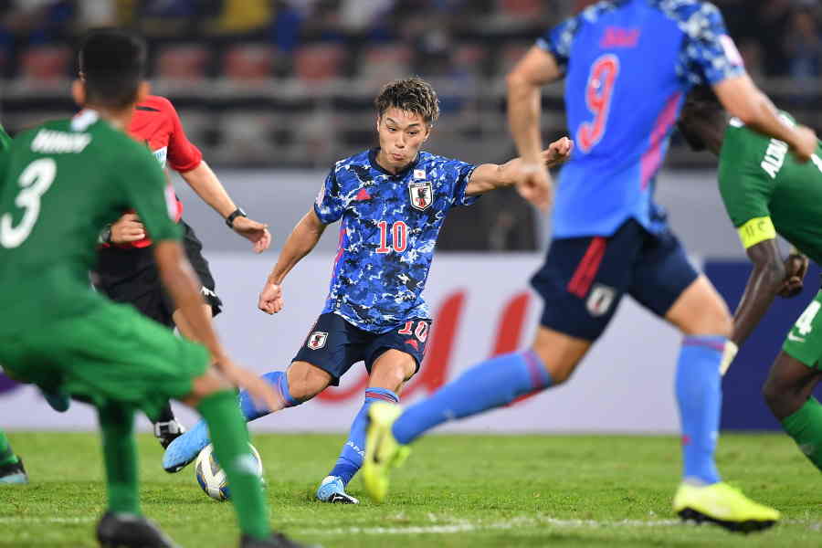 奮闘した食野だが、序列を覆したとは言いがたい【写真:Getty Images】