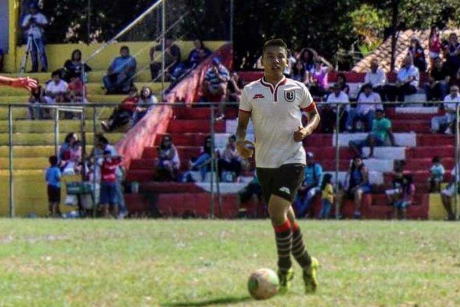 パラグアイのリーグでプレーしていた当時の山中【写真：本人提供】