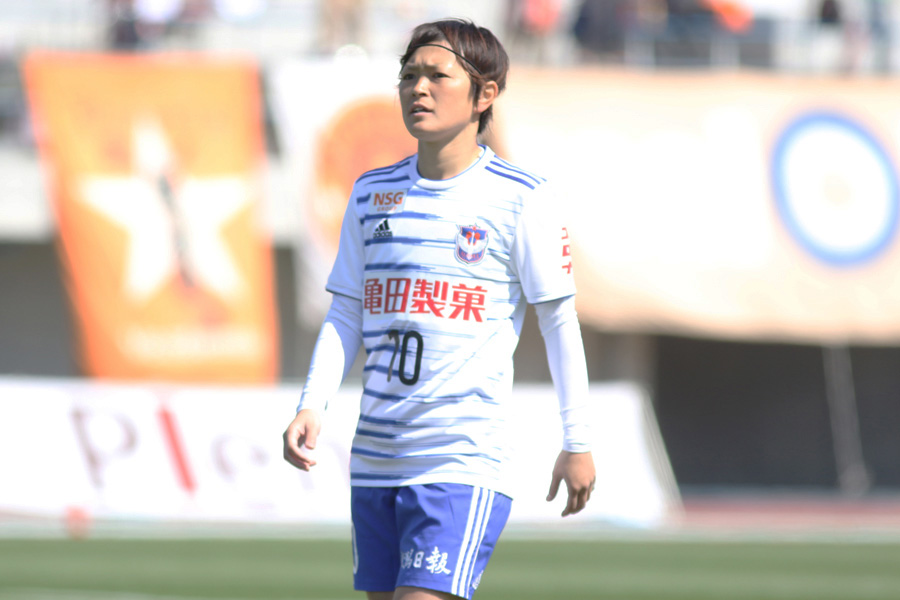 アルビレックス新潟レディースMF上尾野辺めぐみ【写真：Football ZONE web】