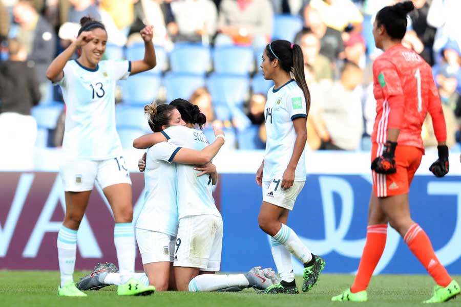 アルゼンチン代表がW杯初の勝ち点を獲得し、歴史的な一歩を踏み出した【写真：Getty Images】