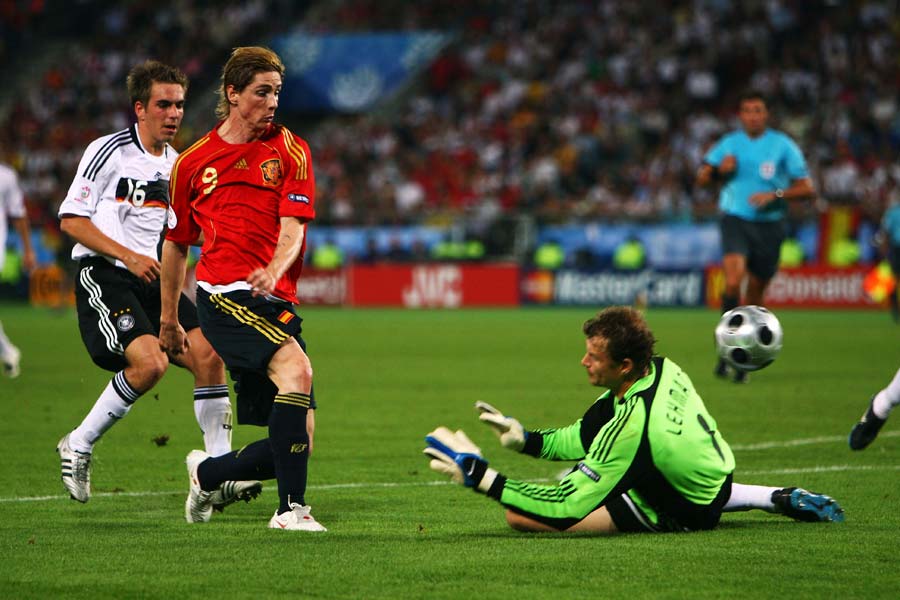 2008年のEURO決勝でドイツ相手に決めた象徴的なゴール【写真：Getty Images】