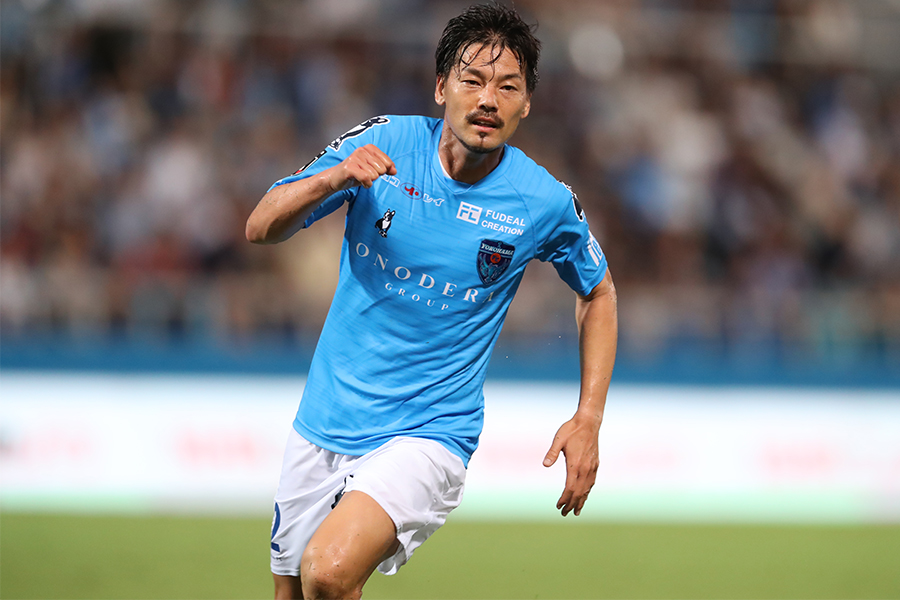 横浜FCのMF松井大輔が華麗なヒールトラップを披露【写真：高橋学】