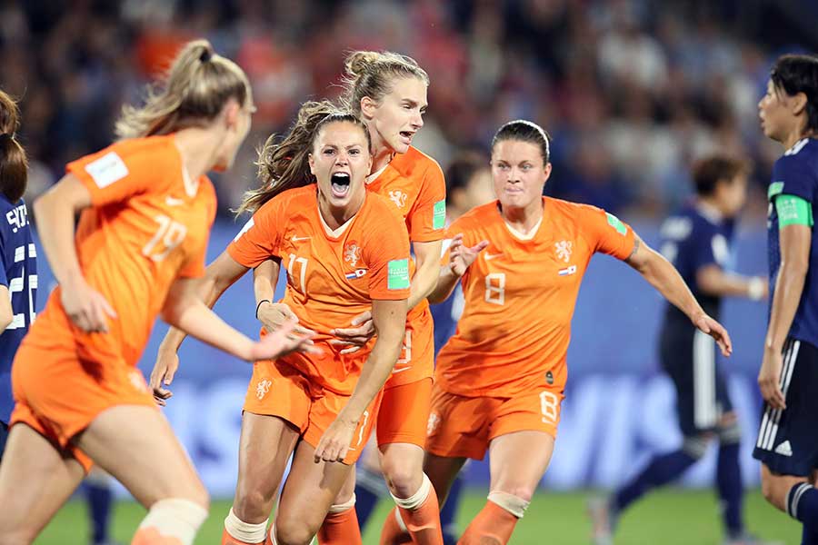 日本はオランダに1-2で敗れ、3大会連続のW杯ベスト8進出を逃した【写真：AP】