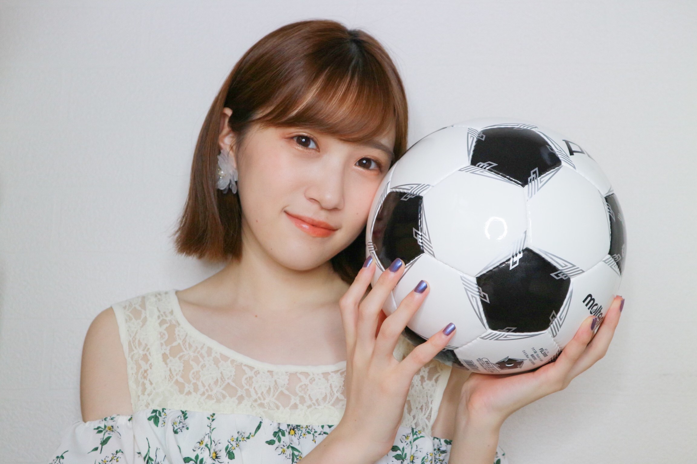 本田圭佑から フォローされた アイドル Hkt48坂本愛玲菜が感じるサッカーのチカラ フットボールゾーン 4 本田圭佑から フォローされた アイドル Hkt48坂本愛玲菜が感じるサッカーのチカラ フットボールゾーン 4