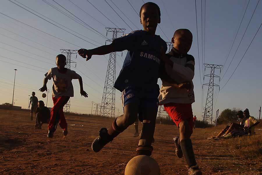 11歳の少年が、対峙した年上DFを軽快な足技で翻弄(写真はイメージです)【写真：Getty Images】