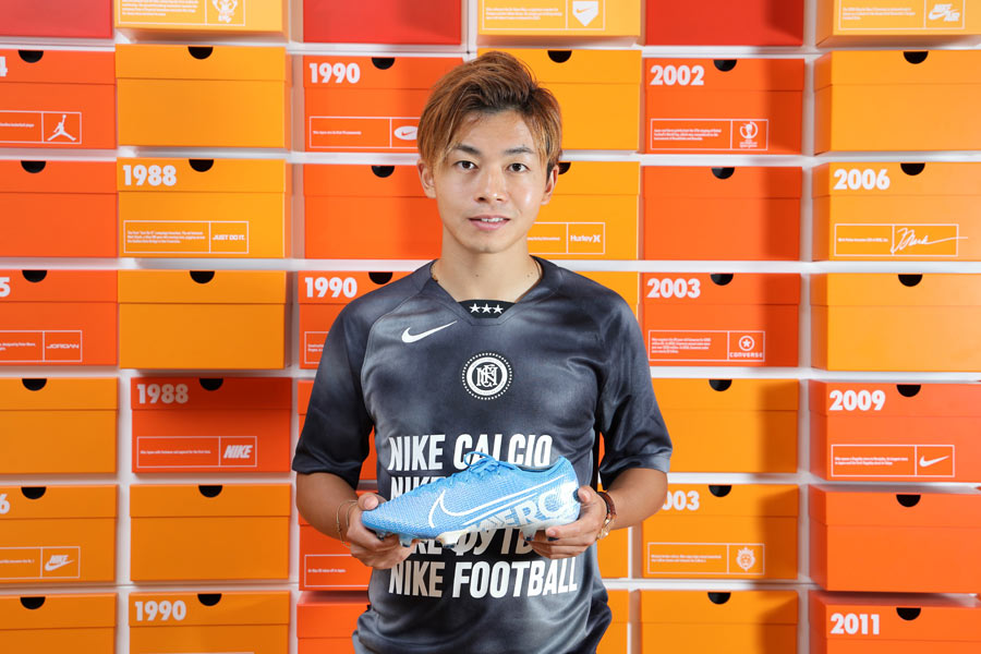 「スパイクの中で、マーキュリアルが一番カッコいい」と語った【写真：高橋学】