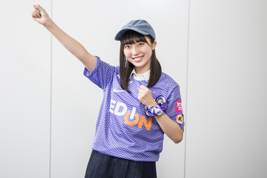 “サンフレッチェ女子”のSTU48今村美月さん【写真：山口正人】