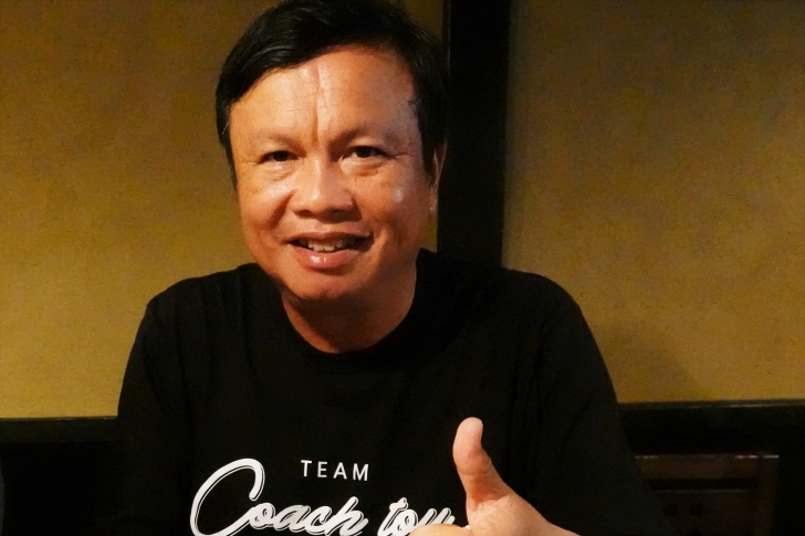 西野新監督を歓迎する前タイ代表監督シリサック・ヨーヤータイ氏【写真：Noriko NAGANO】