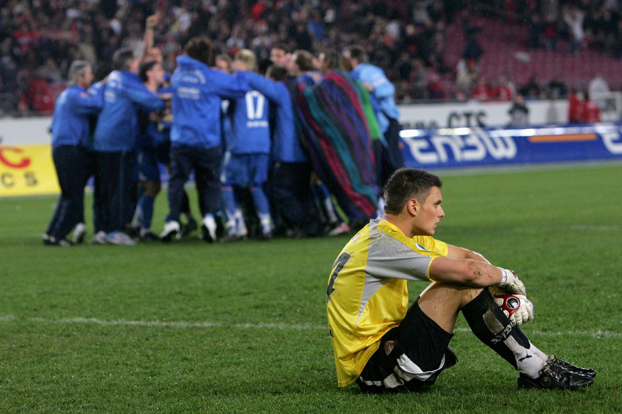 目測を誤ったボールはGKの頭上を通過して…（写真はイメージです）【写真：Getty Images】