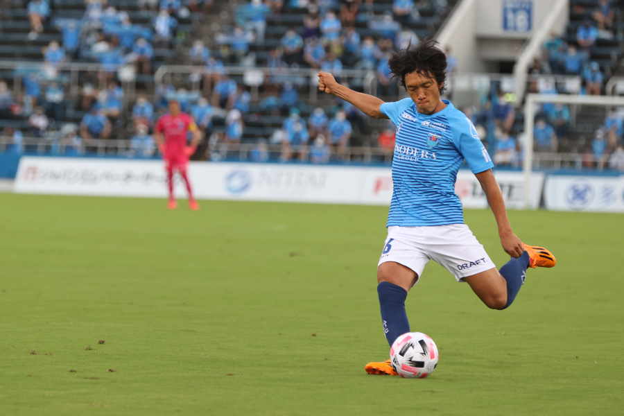 現在は横浜FCでプレーするMF中村俊輔【写真：高橋学】