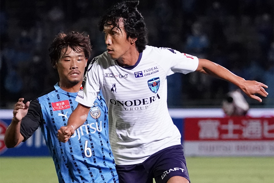 横浜FCのMF中村俊輔が川崎フロンターレ戦でコーナーキックからアシストを記録【写真：Getty Images】