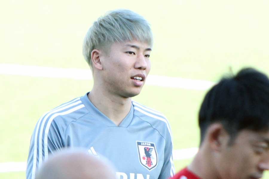 浅野が持ち前のスピード発揮に意欲を覗かせた【写真：Football ZONE web】