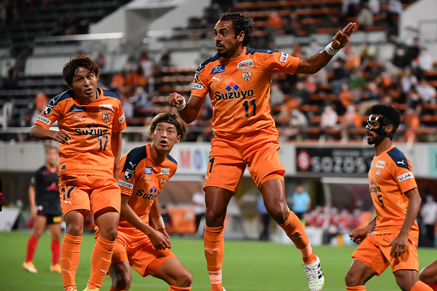 清水エスパルスは今季22試合中17試合が複数失点に【写真：小林 靖】