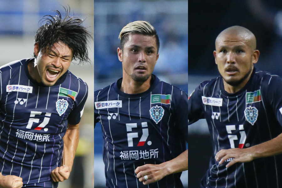 左から城後寿、石津大介、鈴木惇【写真：©avispa fukuoka】