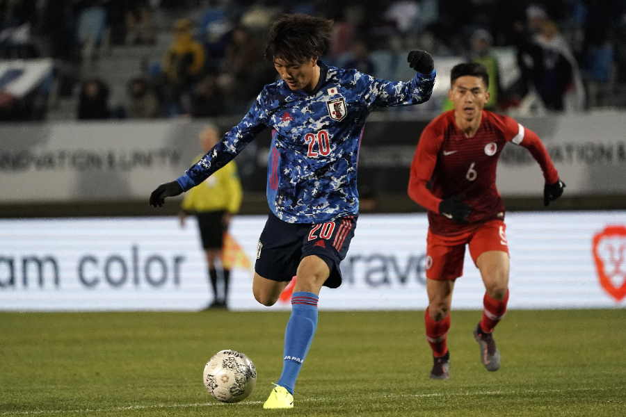 代表デビュー戦ハットトリックの快挙を成し遂げたFW小川航基【写真：Getty Images】