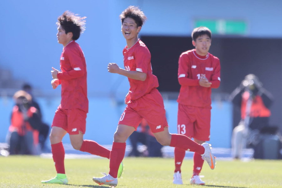 東福岡が日高駿佑（中央）の2得点で桐蔭学園を撃破【写真：高橋学】