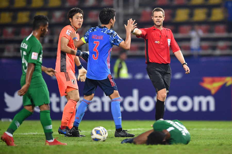 日本は終盤にPKを与えサウジアラビアに敗れた【写真：Getty Images】