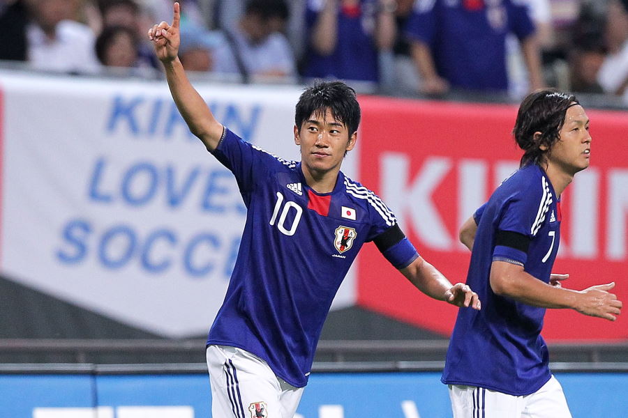 香川真司は切れ味鋭いドリブルで韓国守備陣を翻弄、2ゴールと別格の輝きを放った【写真:Getty Images】