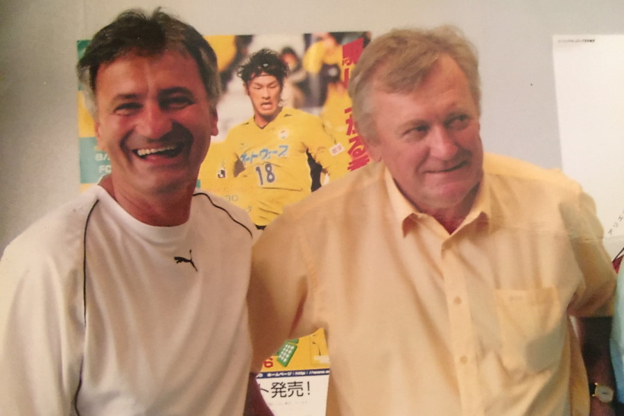 ゼムノビッチ氏とオシム氏との2ショット写真【写真:本人提供】