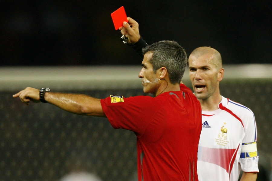 2006年W杯決勝のイタリア戦で退場処分を言い渡されたジネディーヌ・ジダン氏【写真：Getty Images】