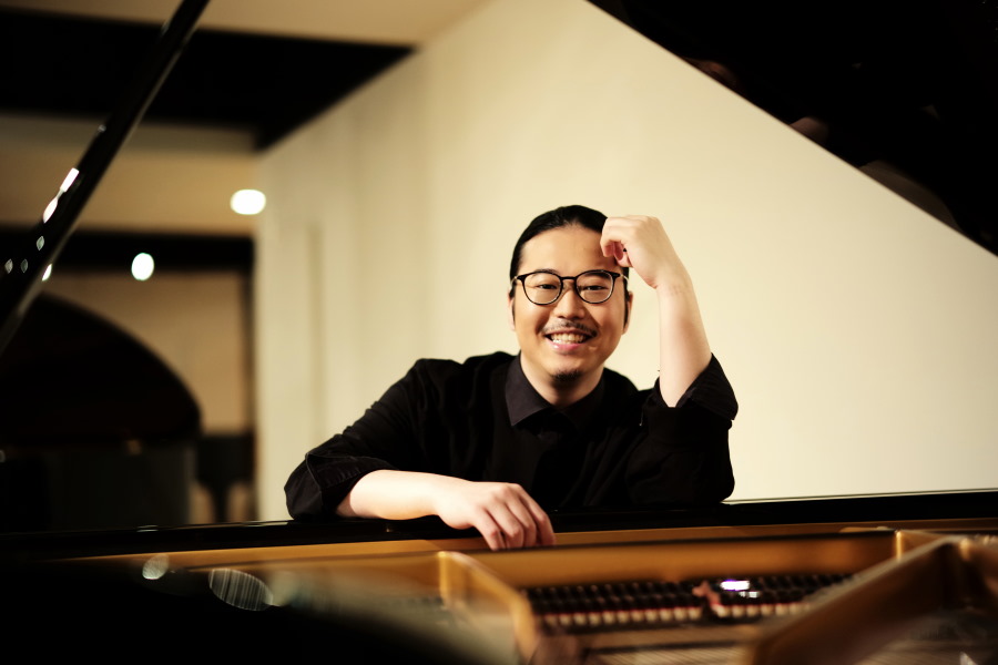 クラッシクの新レーベル「NOVA Record」を設立するなど、反田氏は注目を浴びるピアニストの1人だ【写真：株式会社NEXUS】
