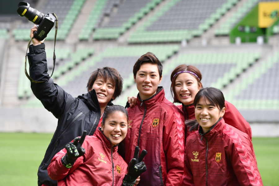チームメイトとともに切磋琢磨する日々を過ごす 【写真:INAC神戸レオネッサ】