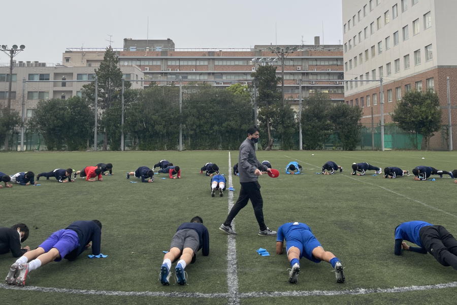 東大生の肉体改造に取り組むことになった木場氏【画像：Football ZONE web】