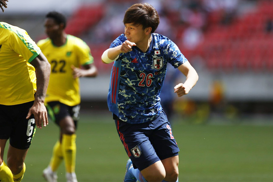 MF三笘薫からのスルーパスに抜け出しゴールを決めたFW上田綺世【写真:Yukihito Taguchi】