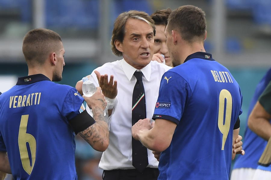 EURO3連勝のイタリア代表を率いるロベルト・マンチーニ監督【写真：AP】