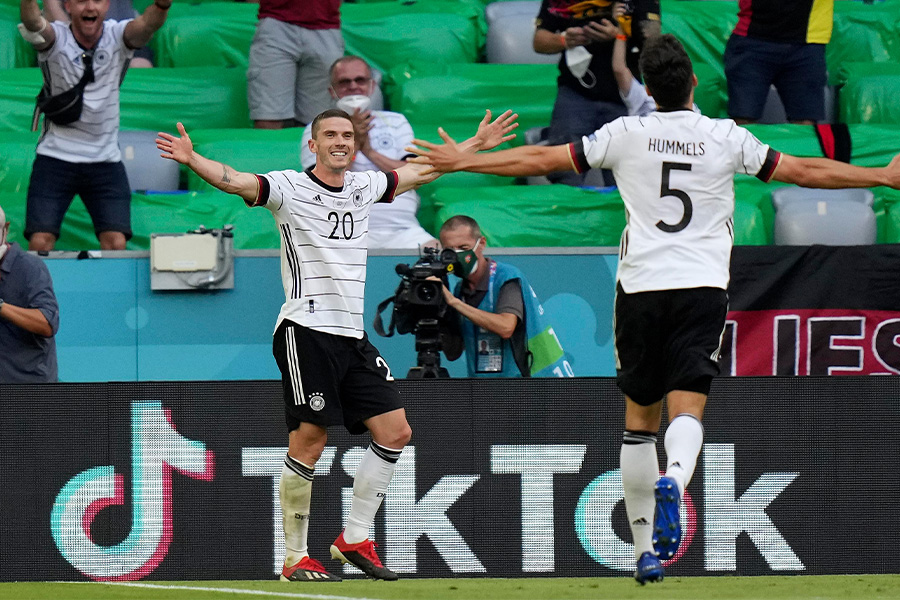 ゴセンスはポルトガル戦で3ゴールに絡みチームをけん引した【写真：AP】